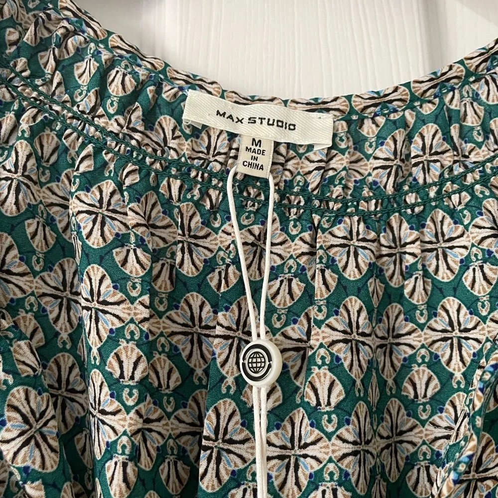 Max Studio Elbow Sleeve V-neck pleated dress - NWT - Picture 2 of 7